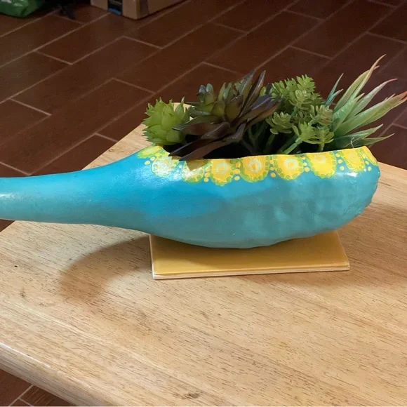 Hand crafted painted blue planter dried gourd artificial plants has tile base - Picture 7 of 7